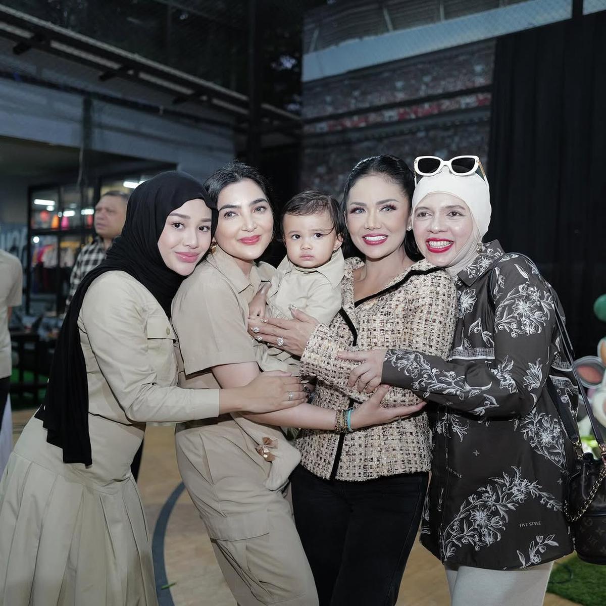 Momen Bahagia Aurel Hermansyah Bersama Ibu Kandung, Sambung dan Mertua dalam Satu Frame di Ulang Tahun Ameena