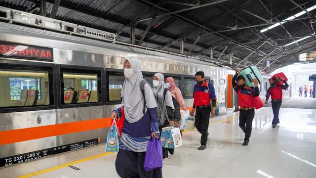 PT Kereta Api Indonesia (persero) atau PT KAI kembali melakukan penyesuaian syarat perjalanan penumpang kereta, baik untuk kerata api (KA) jarak jauh maupun KA lokal. (Dok. KAI)