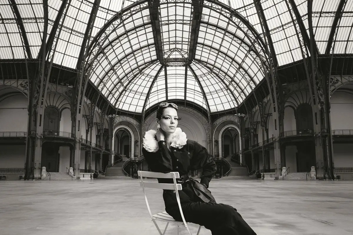 Dibidik Inez & Vinoodh, Chanel Tayangkan Teaser untuk Koleksi SS25 yang Ditampilkan di Tempat Ikonik Grand Palais
