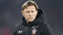 Pelatih Southampton, Ralph Hasenhuttl, saat melawan West Ham United pada laga Premier League di Stadion St Mary, Kamis (27/12). West Ham United menang 2-1 atas Southampton. (AP/Andrew Matthews)