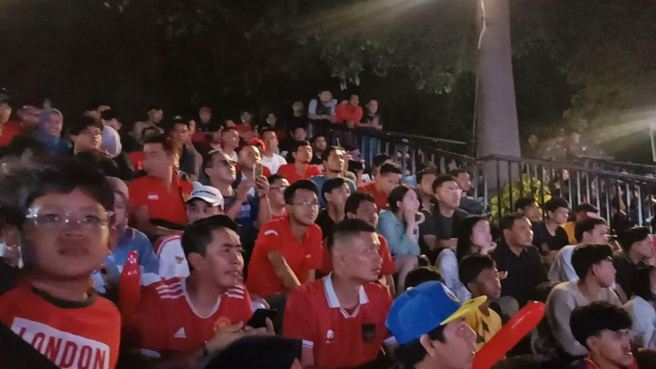 Tidak lupa juga untuk memeriahkan suasana, warga turut membawa drum hingga terompet gas.<br>