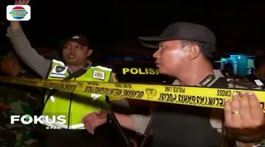 Dedi Sulistianto, seorang terduga teroris di Surabaya tewas dalam baku tembak dengan Densus 88 Antiteror, Selasa (15/5) malam. Warga sekitar malah berkerumun menyaksikan lokasi penggerebekan.