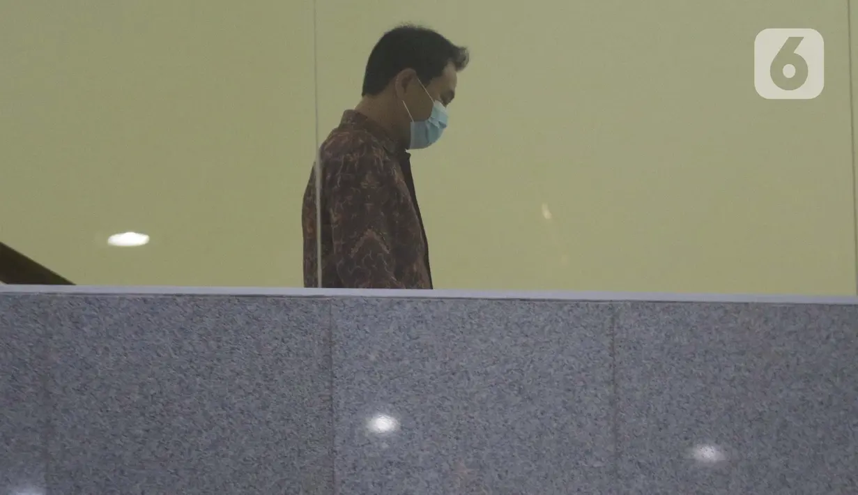 Wakil Ketua DPR RI, Azis Syamsuddin seusai menjalani pemeriksaan di Gedung KPK, Jakarta, Rabu (9/6/2021). Azis Syamsuddin diperiksa sebagai saksi terkait kasus dugaan suap penanganan perkara yang menyeret penyidik KPK dari unsur Polri, Stefanus Robin Pattuju. (Liputan6.com/Helmi Fithriansyah)