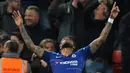 Gelandang Chelsea, Emerson Palmieri usai mencetak gol ke gawang Liverpool pada pertandingan babak ketiga Piala Liga Inggris di stadion Anfield (26/9). Chelsea berhasil mengalahkan Liverpool 2-1. (AP Photo/Rui Vieira)