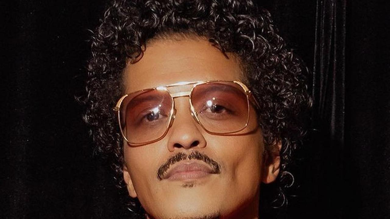 Dengan antusiasme yang tinggi dan persiapan yang matang, konser Bruno Mars di Jakarta diharapkan dapat berjalan dengan lancar dan memberikan pengalaman yang luar biasa bagi para penggemar.&nbsp;