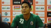 Bek PSS Sleman, Purwaka Yudi, dalam konferensi pers menjelang laga kontra Arema FC. PSS Vs Arema akan membuka Shopee Liga 1 2019, Rabu (15/5/2019) di Stadion Maguwoharjo, Sleman. (Bola.com/Vincentius Atmaja)