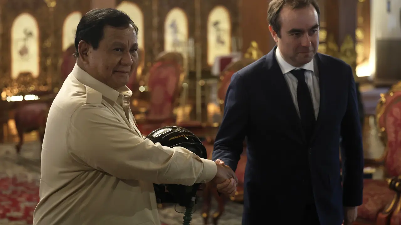 Menhan Prancis Sebastian Lecornu bertemu dengan Presiden Prabowo Subianto.