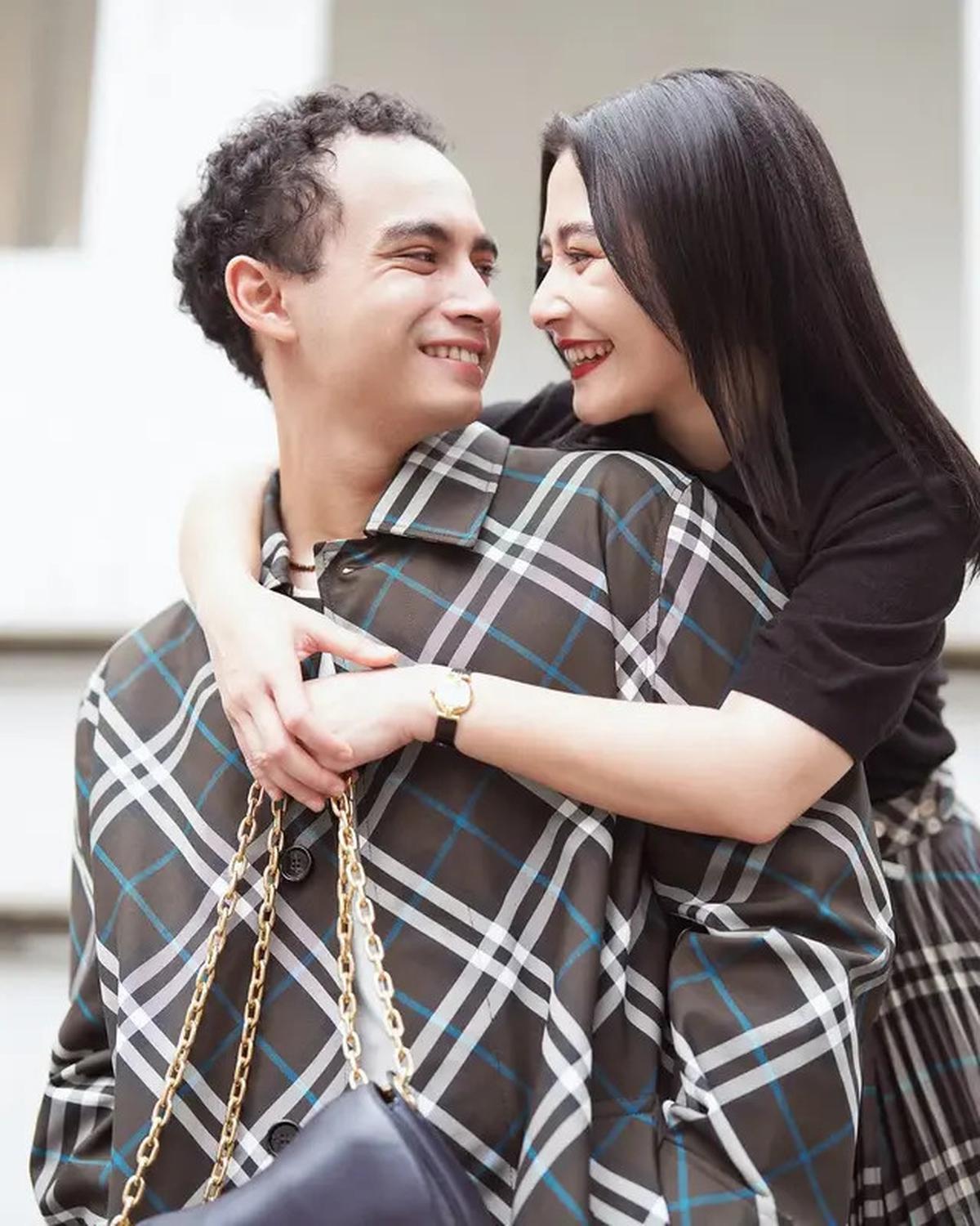Kian Go Public, 5 Gaya Couple Baru Prilly Latuconsina dan Omara Esteghlal saat Pemotretan-Kondangan