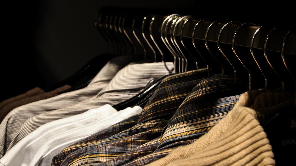 10 Solusi Praktis Menghilangkan Bau Lembap dari Lemari Tertutup tanpa Pengharum Ruangan