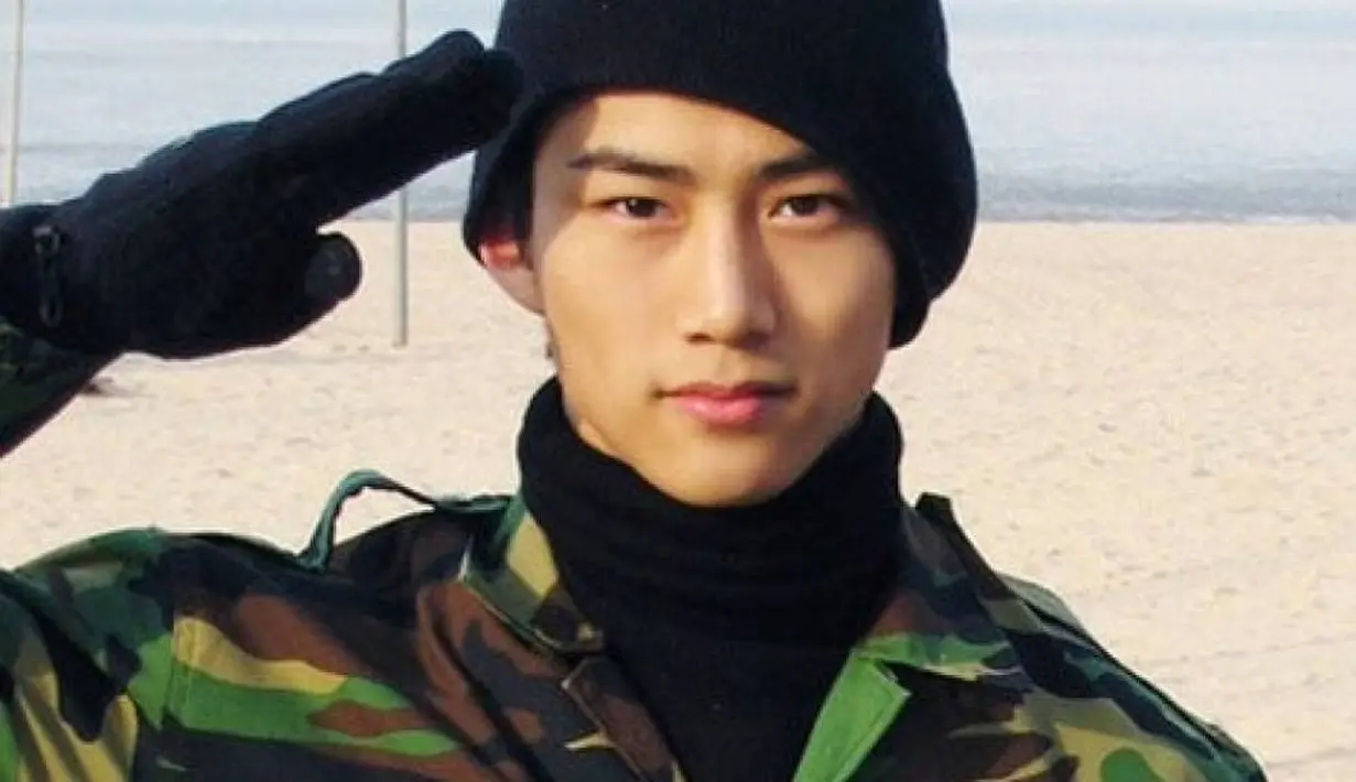 Taecyeon sendiri kini tengah disibukkan oleh wajib militer dan akan selesai pada 3 Juni 2019. (AllKpop)