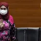 Wakil Ketua KPK, Lili Pintauli Siregar sesaat sebelum menyampaikan rilis penahahan Ni Putu Eka Wiryastuti dan I Dewa Nyoman Wiratmaja sebagai tersangka dugaan korupsi pengurusan dana insentif daerah Kabupaten Tabanan tahun 2018 di Gedung KPK, Jakarta, Kamis (24/3/2022). (Liputan6.com/Helmi Fithrians