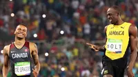 Pelari Jamaika, Usain Bolt, mengobrol dengan atlet Kanada, Andre de Grasse, saat lomba lari 200 meter Olimpiade Rio de Janeiro 200 meter, Rabu (17/8/2016) waktu setempat. (EPA/SRDJAN SUKI)
