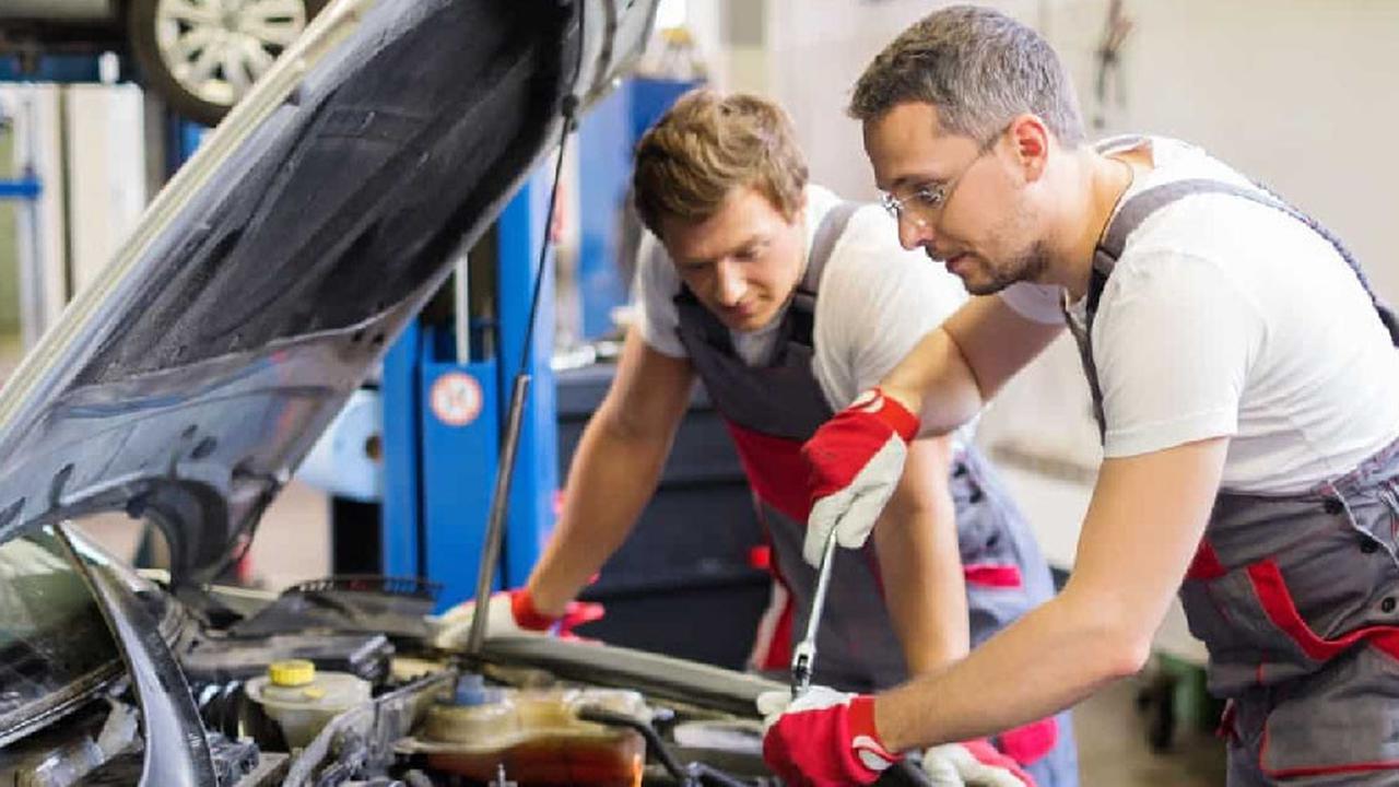 Ilustrasi mekanik mobil (carprousa.com)