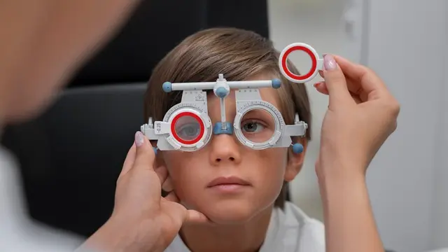 Ilustrasi pemeriksaan mata/freepik.com