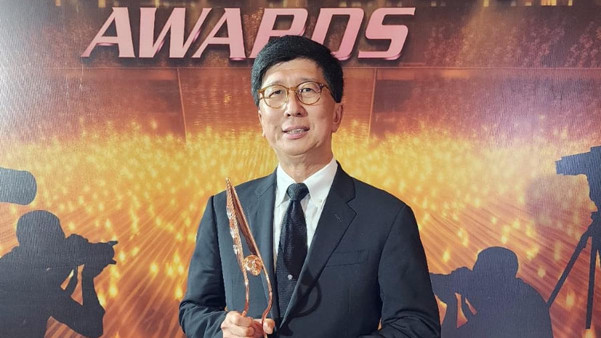 CEO SCM Sutanto Hartono Raih Penghargaan Khusus Outstanding