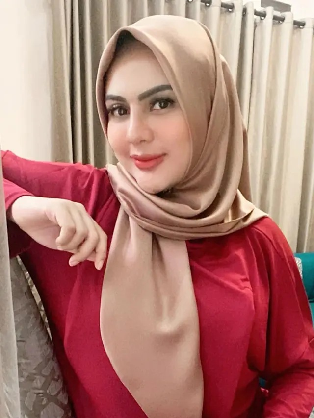 6 Potret Terbaru Anggita Sari, Berhijab Setelah Melahirkan