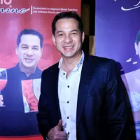 Artis senior Ari Wibowo menyarankan Ahmad Dhani menjadi pria sejati. Pesan itu ditulis dalam status di Instagram Ari Wibowo sambil mengunggah screnshot berita Dhani di laporkan polisi.  (Adrian Putra/Bintang.com)