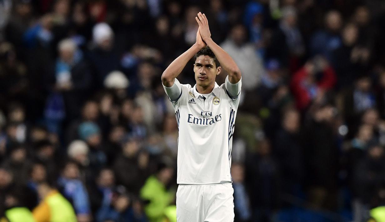 Menurut Marca salah satu media Spanyol, Raphael Varane kemungkinan akan memperpanjang kontrak bersama Real Madrid hingga 2022. (AFP/Javier Soriano)