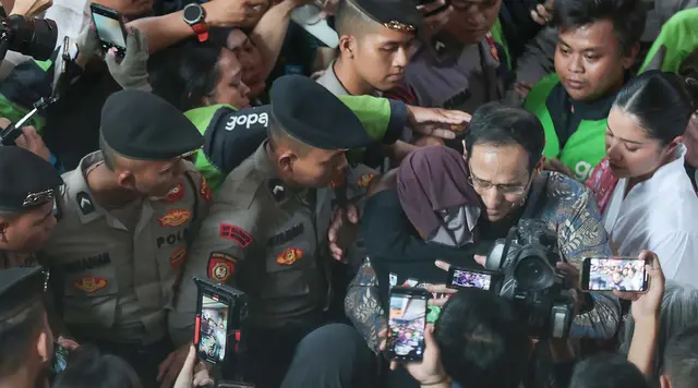 Air Mata Nadiem Pecah Usai Divonis 10 Tahun Penjara