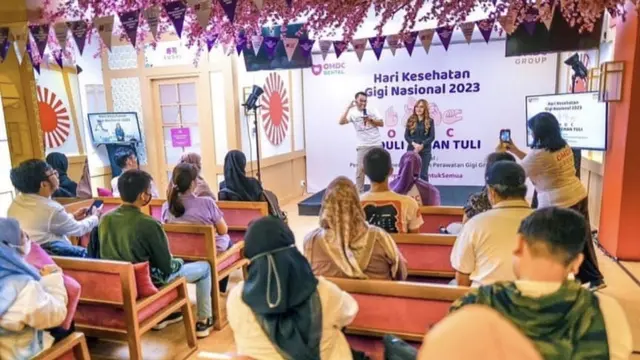 Isi Momen Bulan Kesadaran Tuli Internasional, Klinik Ini Ajak Penyandang Disabilitas Rungu Jaga Kesehatan Mulut dan Gigi. Foto: Instagram odmc_official.