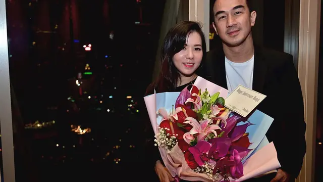 6 Potret Mesra Aktor Laga Indonesia Bersama Istri yang Jarang Tersorot