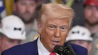 Presiden AS Donald Trump berpidato dalam sebuah acara tentang produksi energi di East Room Gedung Putih, Selasa, 8 April 2025, di Washington. (AP/Alex Brandon)
