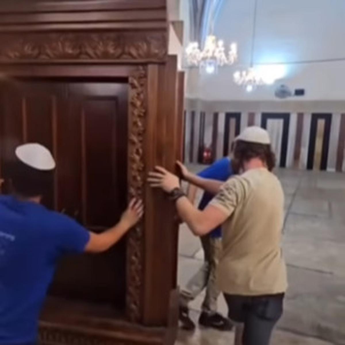 Pemukim Israel Menjarah Masjid Ibrahimi di Hebron