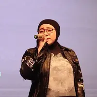 Melly Goeslaw mulai melibatkan anaknya, Anakku Lelaki Hoed dalam berkarya di industri musik.