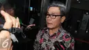 Jubir Presiden Joko Widodo, Johan Budi saat tiba di KPK, Jakarta, Jumat (11/11). Wadah pegawai KPK menggelar acara ulang tahun yang dihadiri pegawai dan mantan pegawai. (Liputan6.com/Helmi Afandi)