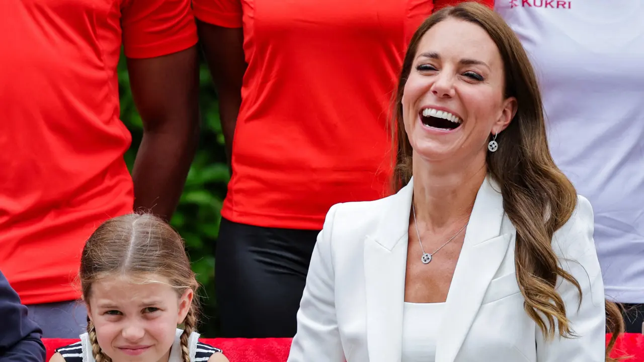 Penampilan Cantik Kate Middleton dan Putri Charlotte di Commonwealth Games