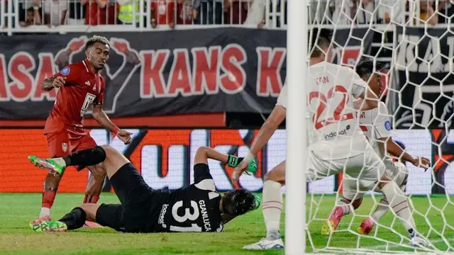 Yakob Sayuri - Malut United Vs Persis Solo di BRI Liga 1 2024/2025