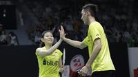 Pasangan Indonesia, Debby Susanto/Ronald, saat melawan wakil Jerman, Mark Lamsfuss/Isabel Herttich, pada Indonesia Masters 2019 di Istora, Jakarta, Selasa (22/1). (Bola.com/M Iqbal Ichsan)