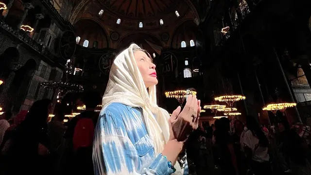 Tampil Berkerudung, Gaya Tamara Bleszynski saat di Turki Ini Curi Perhatian