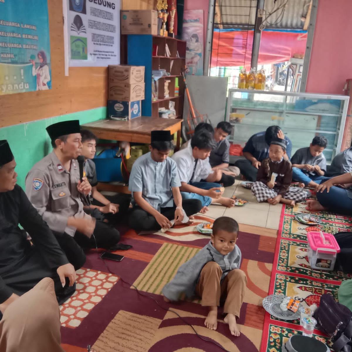 Bhabinkamtibmas yang Jadi Bapak Asuh 98 Anak Yatim Piatu di Batuceper