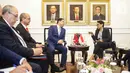 Menteri Luar Negeri RI, Retno Marsudi berbincang dengan Menteri Luar Negeri Maroko, Nasser Bourita di kantor Kemenlu, Jakarta, Senin (28/10/2019). Pertemuan tersebut membahas hubungan bilateral antara kedua negara. (Liputan6.com/Faizal Fanani)