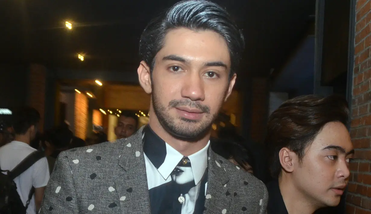 Tidak tanggung-tanggung, Reza mengaku dalam untuk melakoni peran dalam filmnya, ia menambah berat badannya menjadi tujuh kilogram. (Nurwahyunan/Bintang.com)