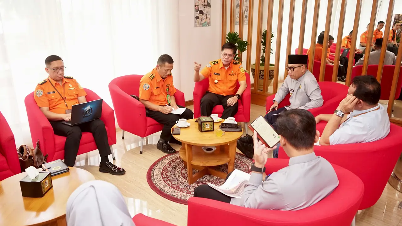 Tim Basarnas berdialog langsung dengan wakil Bupati Banyuwangi, Mujiono untk rencana pendirian Kantor SAR di Banyuwangi (Istimewa)