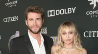 Liam Hemsworth dan Miley Cyrus menghadiri premier Avengers: Endgame di Los Angeles Convention Center, Amerika Serikat, 23 April 2019. (JESSE GRANT / GETTY IMAGES NORTH AMERICA / AFP)