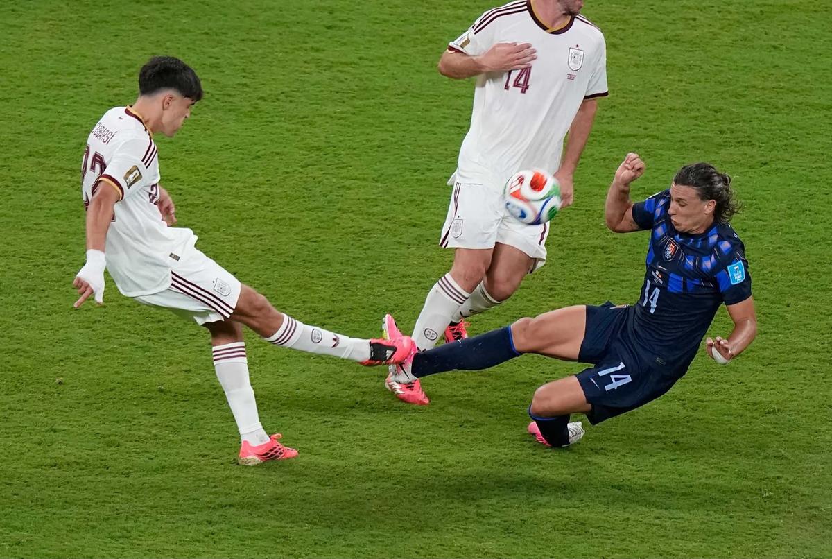 FOTO: Spanyol Lolos Juara Grup Usai Singkirkan Uruguay