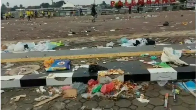 15 Ton Sampah Berserakan di Tepian Sungai Musi Palembang di Awal Tahun