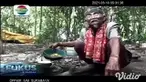 Seorang pria berusia 80 tahun di Kabupaten Jombang, Jawa Timur tinggal seorang diri di gubuk dalam kebun bambu. Dengan dikelilingi tumpukan sampah, kondisi yang tak layak dan tidak sehat tersebut terpaksa dijalani karena keterbatasan ekonomi.