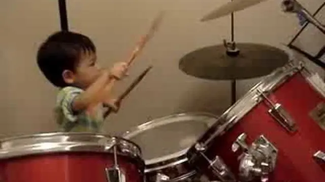 Video balita saat bermain drum ini sudah ditonton sebanyak 5 juta pasang mata.