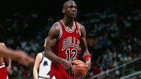 Momen saat Michael Jordan terpaksa mengenakan jersey nomor 12 kala Chicago Bulls menghadapi Orlando Magic. (RantSports)