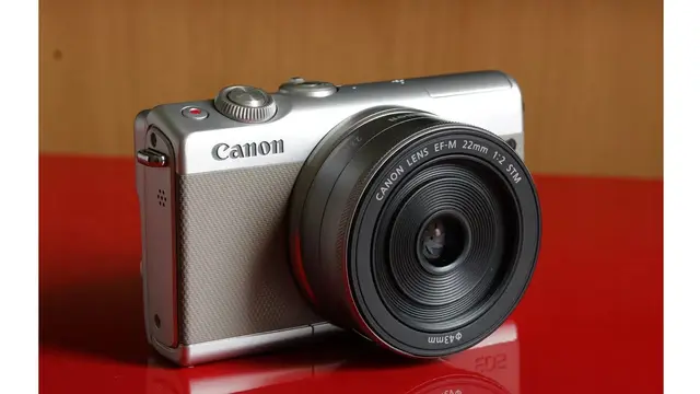 Canon EOS M100