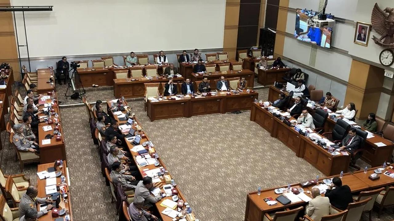 Diketahui, Baleg DPR telah menyepakati usulan masa jabatan kepala desa dari 6 tahun menjadi 9 tahun. Baleg juga menyetujui kenaikan dana desa sebesar 20 persen dari dana transfer daerah.
