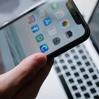 Para pasien karantina wajib unduh aplikasi PRESISI.(Pexels/cottonbro)