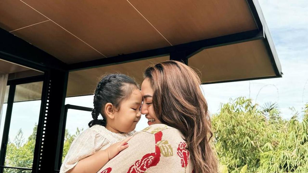 Kasih Sayang Siti Badriah Ke Putrinya