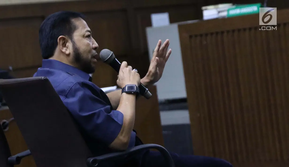 Terpidana korupsi e-KTP, Setya Novanto menjawab pertanyaan saat menjadi saksi dalam kasus dugaan suap proyek PLTU Riau-1 dengan terdakwa, Sofyan Basir yang juga mantan Dirut PLN di Pengadilan Tipikor, Jakarta, Senin (12/8/2019). Sidang mendengar keterangan saksi. (Liputan6.com/Helmi Fithriansyah)