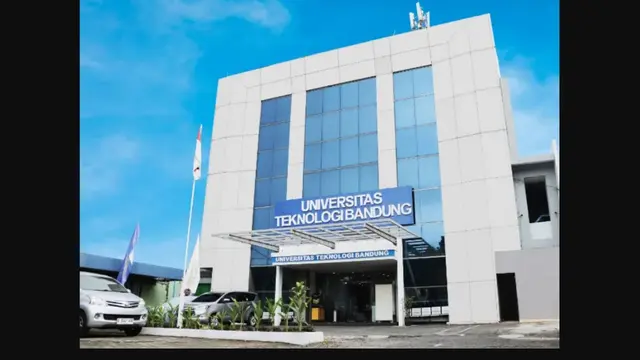 Universitas Teknologi Bandung (UTB) .