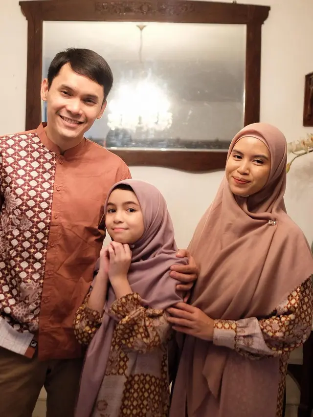 Sienna, anak Marshanda dan Ben Kasyafani berhijab (Instagram/benkasyafani)